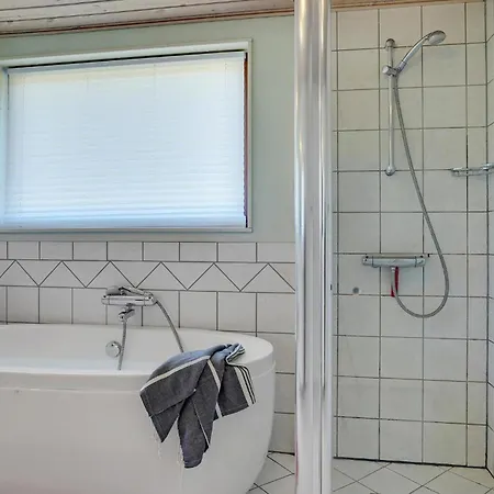 3 Bedroom Stunning In Ejstrupholm Holiday home Krejbjerg